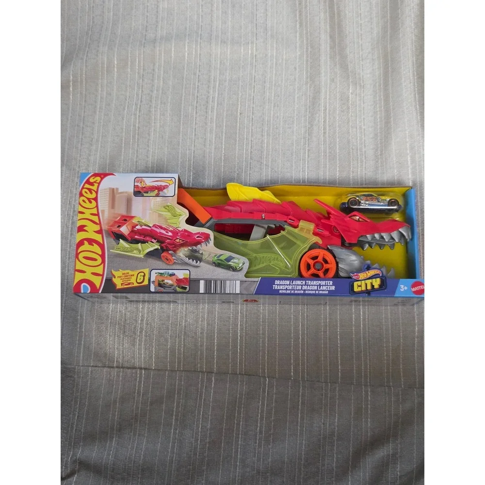 Hot Wheels City Dragon Launch Transporter Red Dragon Car Hauler with 1 Car NEW